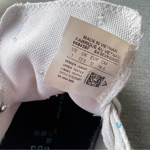 Kids Chuck Taylors - Picture 8 of 8